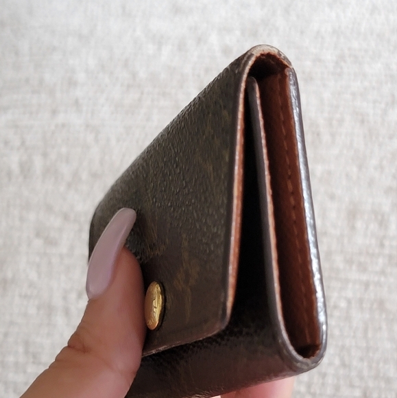 Louis Vuitton Authentic Key Holder - Picture 14 of 14